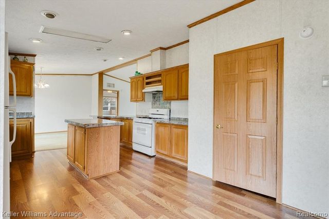 22 Ridgeway, Saline, MI 48176