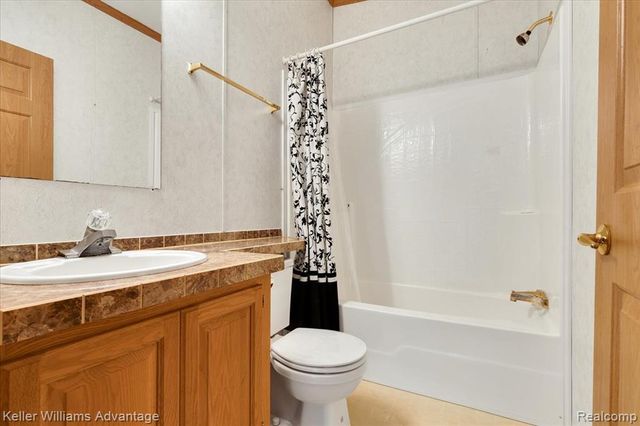 22 Ridgeway, Saline, MI 48176