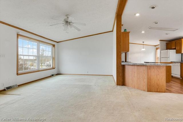 22 Ridgeway, Saline, MI 48176
