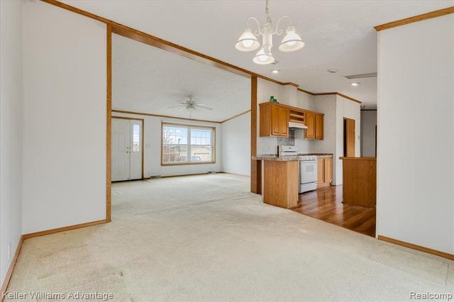 22 Ridgeway, Saline, MI 48176