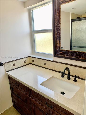 619 NE 14th Avenue 301, Hallandale Beach, FL 33009