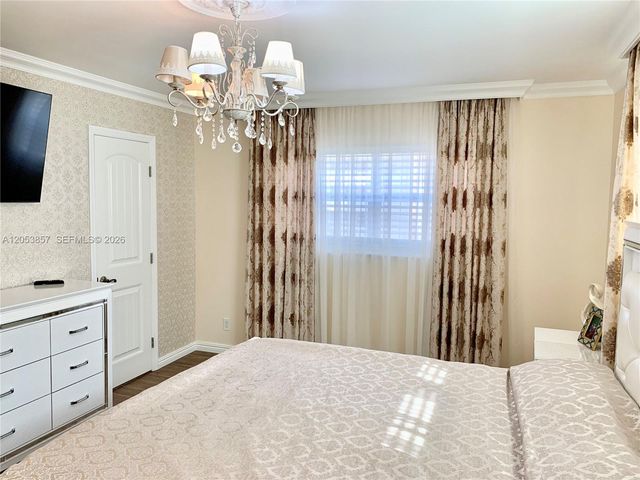 619 NE 14th Avenue 301, Hallandale Beach, FL 33009