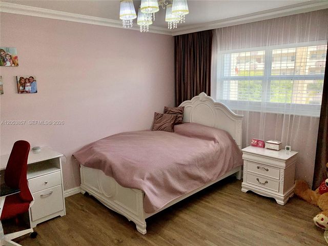 619 NE 14th Avenue 301, Hallandale Beach, FL 33009