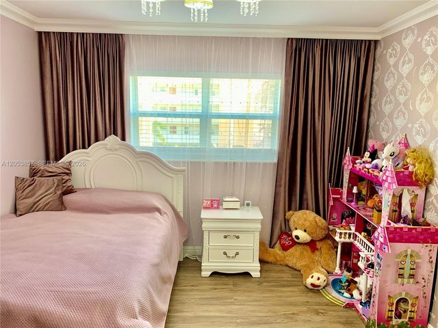 619 NE 14th Avenue 301, Hallandale Beach, FL 33009