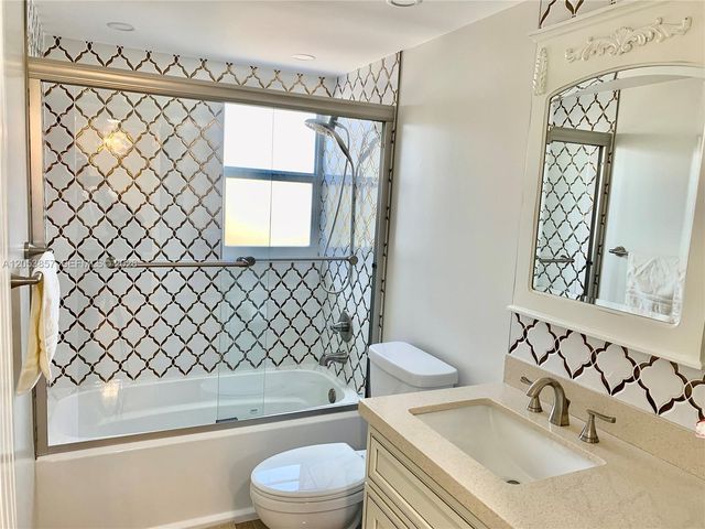 619 NE 14th Avenue 301, Hallandale Beach, FL 33009