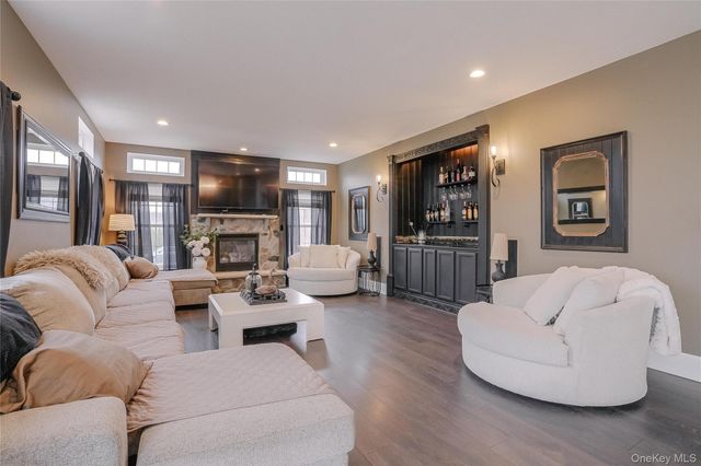 3002 Molly Pitcher Drive, New Windsor, NY 12553