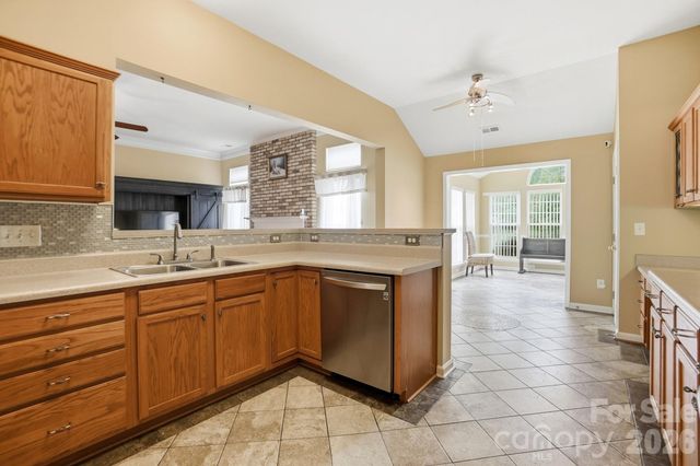 12610 Skymaster Court, Charlotte, NC 28278