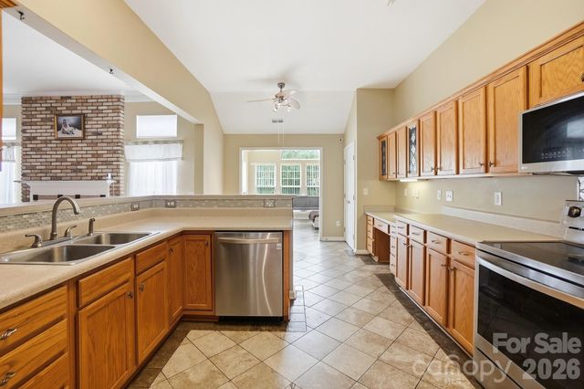 12610 Skymaster Court, Charlotte, NC 28278
