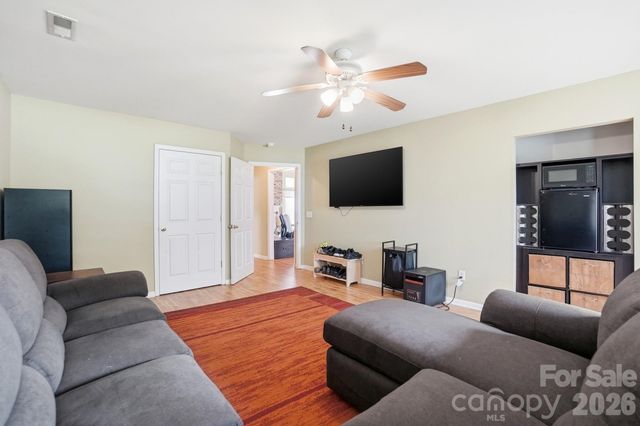 12610 Skymaster Court, Charlotte, NC 28278