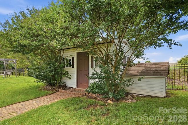 12610 Skymaster Court, Charlotte, NC 28278