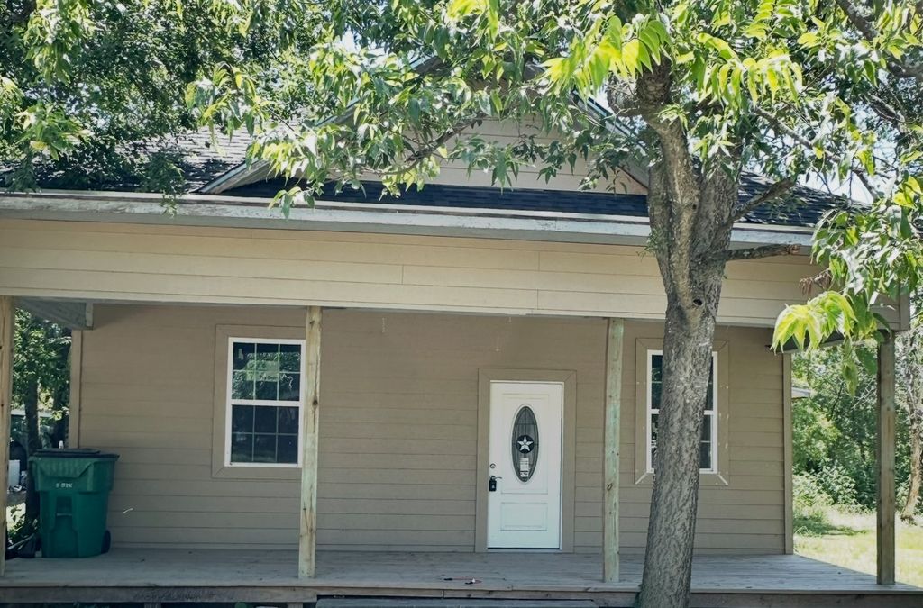 404 E Ross Avenue, Mart, TX 76664