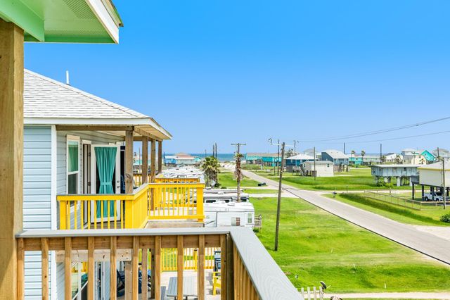 344 Thunder Road, Surfside Beach, TX 77541