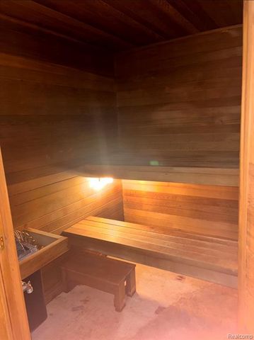 5244 Applewood Drive, Flushing, MI 48433