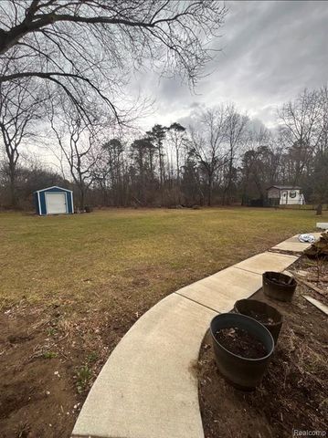 5244 Applewood Drive, Flushing, MI 48433