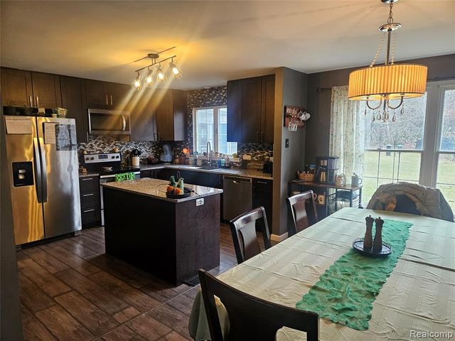 5244 Applewood Drive, Flushing, MI 48433