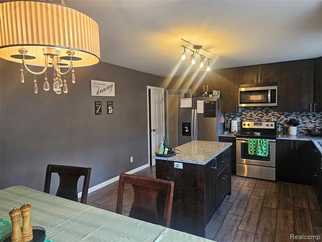 5244 Applewood Drive, Flushing, MI 48433