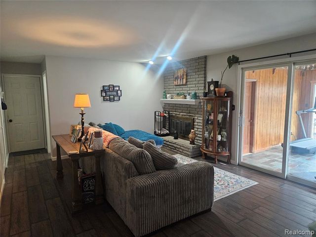 5244 Applewood Drive, Flushing, MI 48433