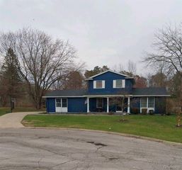 5244 Applewood Drive, Flushing, MI 48433