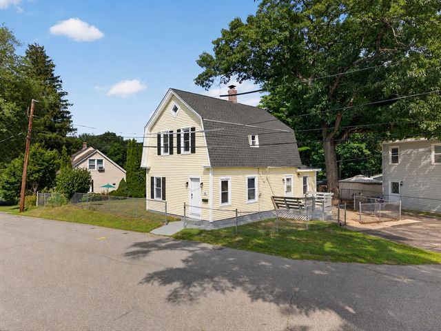 55 Grant St, Dracut, MA 01826