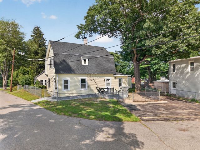 55 Grant St, Dracut, MA 01826