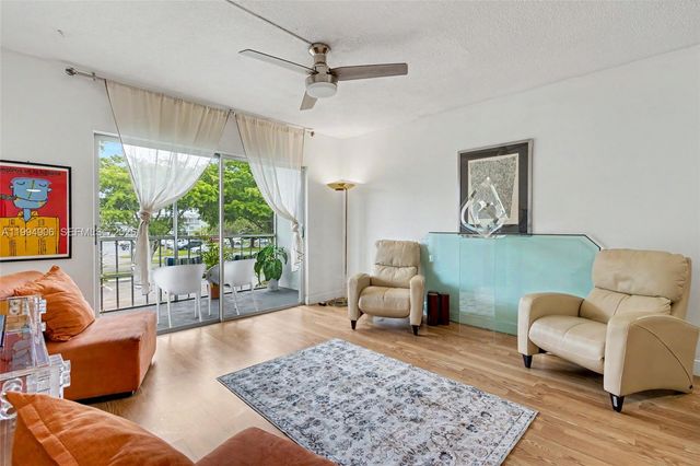 1000 Hillcrest Ct 215, Hollywood, FL 33021