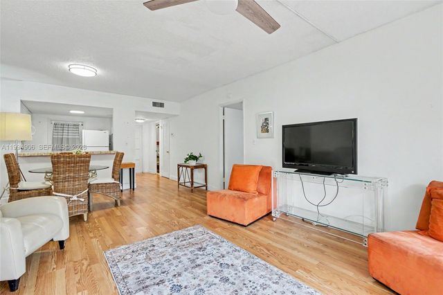 1000 Hillcrest Ct 215, Hollywood, FL 33021