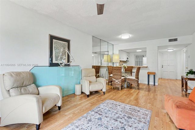 1000 Hillcrest Ct 215, Hollywood, FL 33021