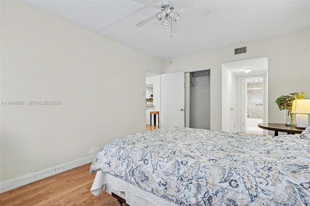 1000 Hillcrest Ct 215, Hollywood, FL 33021