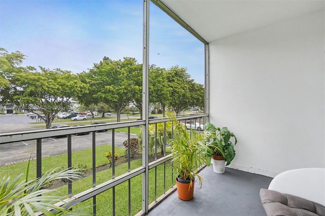 1000 Hillcrest Ct 215, Hollywood, FL 33021