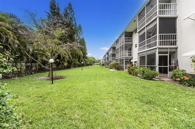 1000 Hillcrest Ct 215, Hollywood, FL 33021