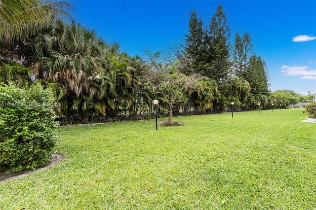 1000 Hillcrest Ct 215, Hollywood, FL 33021