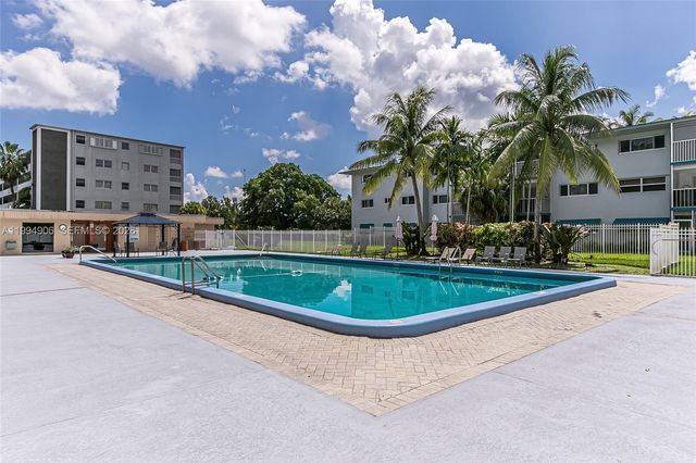 1000 Hillcrest Ct 215, Hollywood, FL 33021