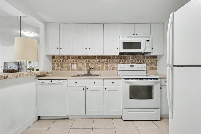 1000 Hillcrest Ct 215, Hollywood, FL 33021