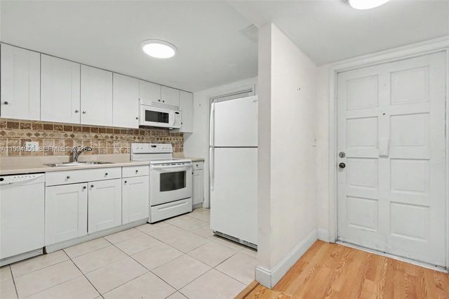 1000 Hillcrest Ct 215, Hollywood, FL 33021