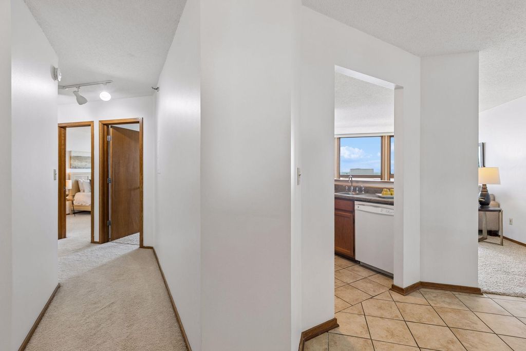 433 S 7th Street 2020, Minneapolis, MN 55415 — photo 4