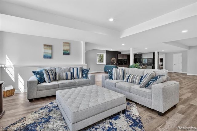 47711 Dunhill Court, Northville, MI 48167