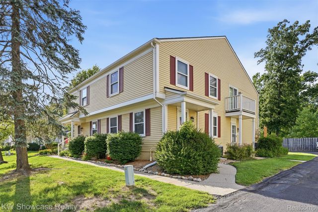 1499 Mariner Drive, Walled Lake, MI 48390