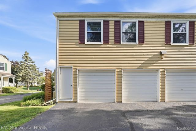 1499 Mariner Drive, Walled Lake, MI 48390