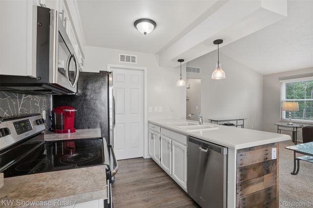 1499 Mariner Drive, Walled Lake, MI 48390