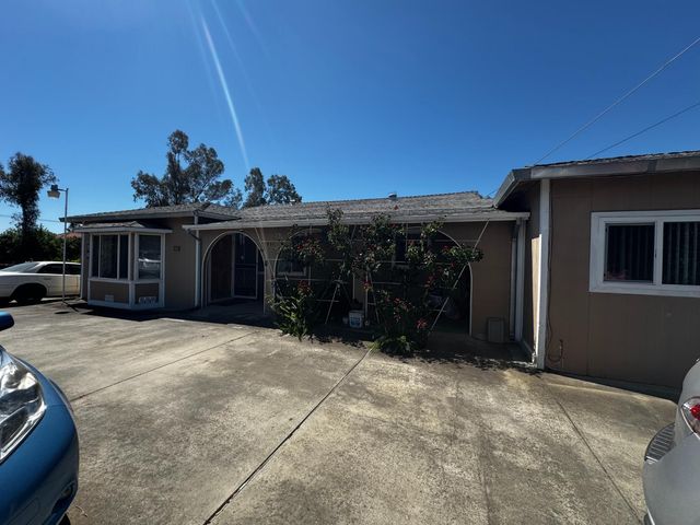 1832 G St, Rio Linda, CA 95673
