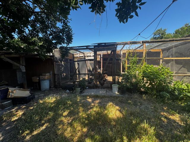 1832 G St, Rio Linda, CA 95673