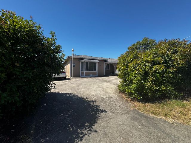 1832 G St, Rio Linda, CA 95673