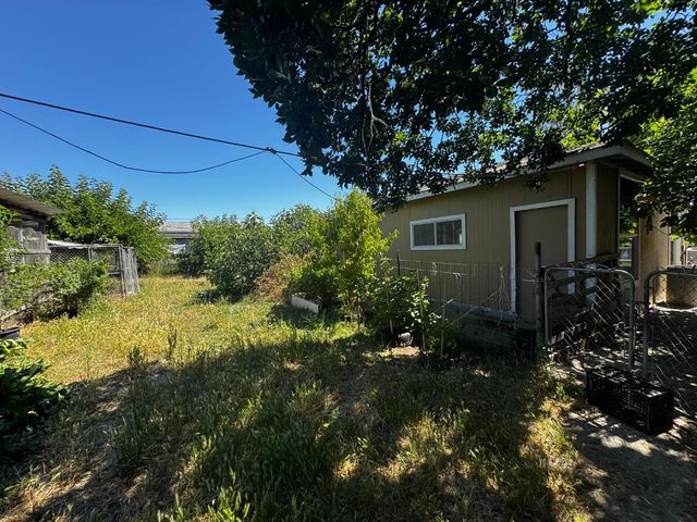 1832 G St, Rio Linda, CA 95673