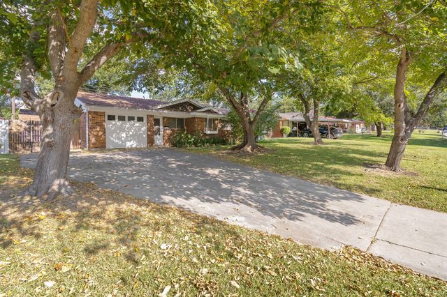 840 Comal Avenue, White Settlement, TX 76108