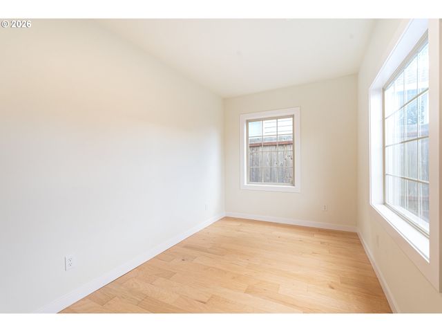 7020 Se CLATSOP St, Portland, OR 97206