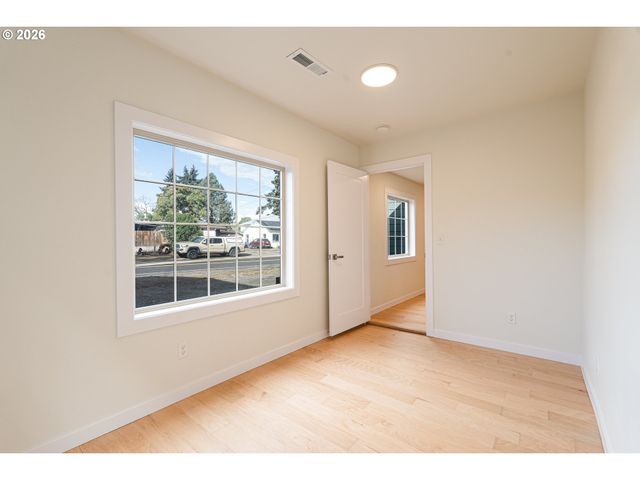 7020 Se CLATSOP St, Portland, OR 97206