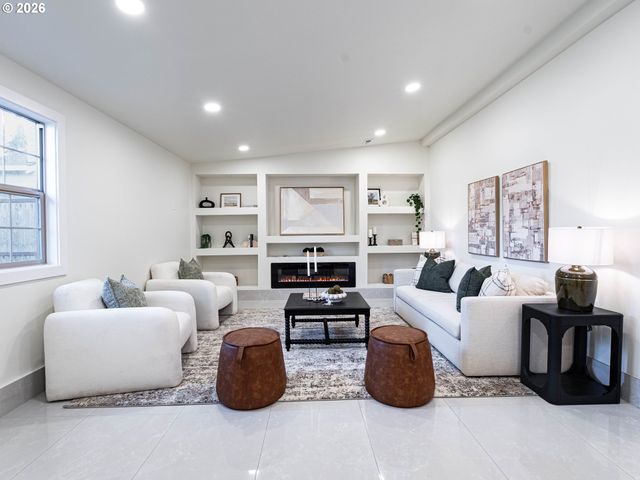 7020 Se CLATSOP St, Portland, OR 97206