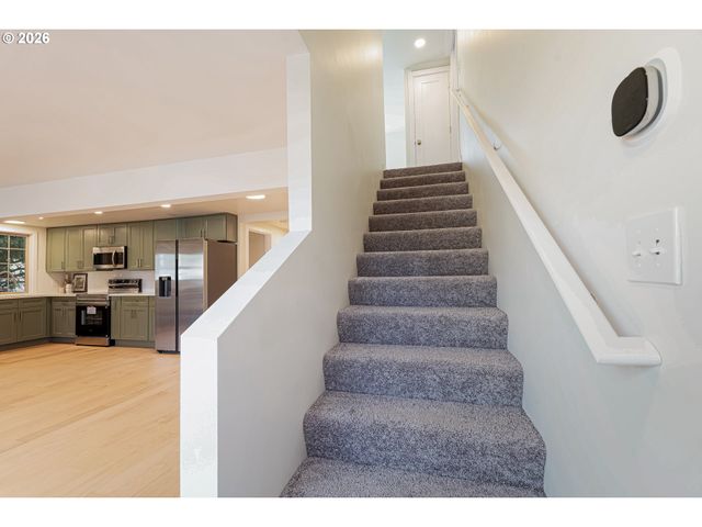 7020 Se CLATSOP St, Portland, OR 97206