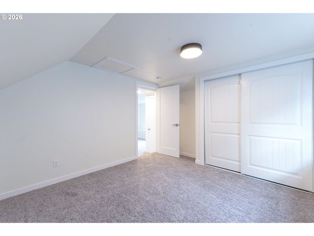 7020 Se CLATSOP St, Portland, OR 97206