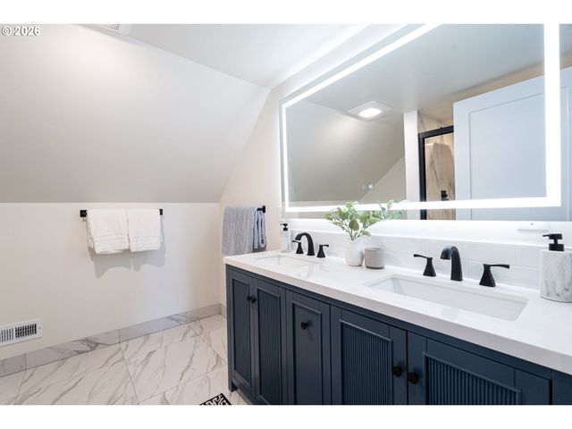 7020 Se CLATSOP St, Portland, OR 97206